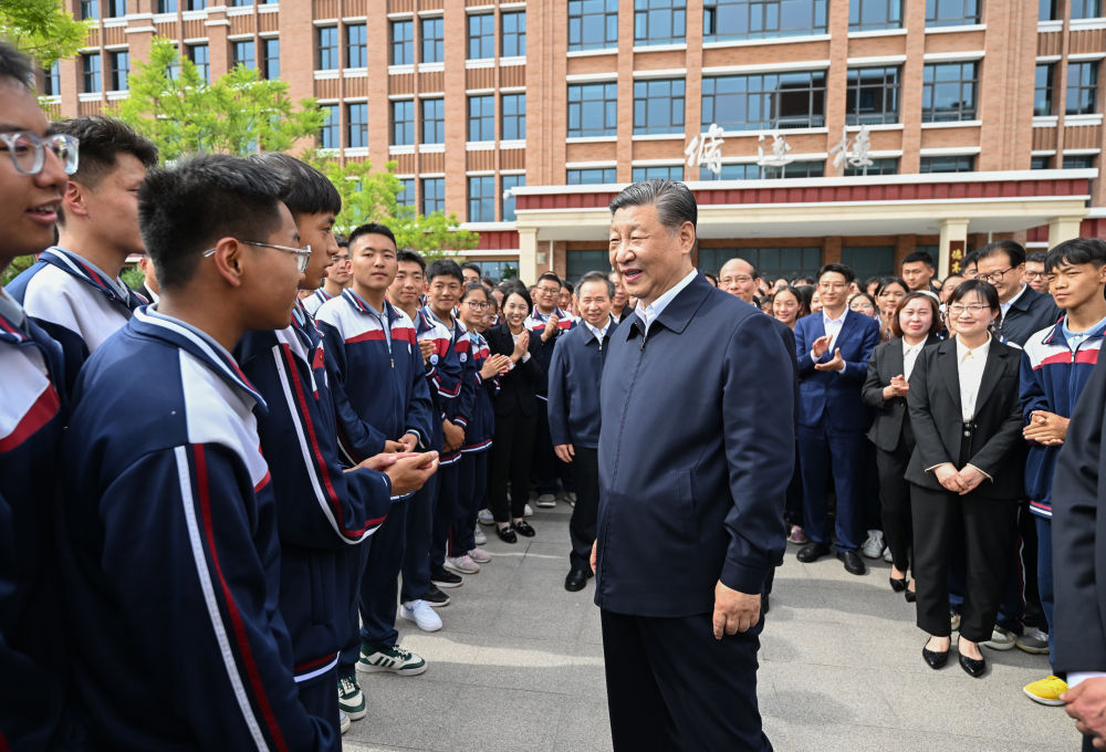 习近平在青海考察时强调 持续推进青藏