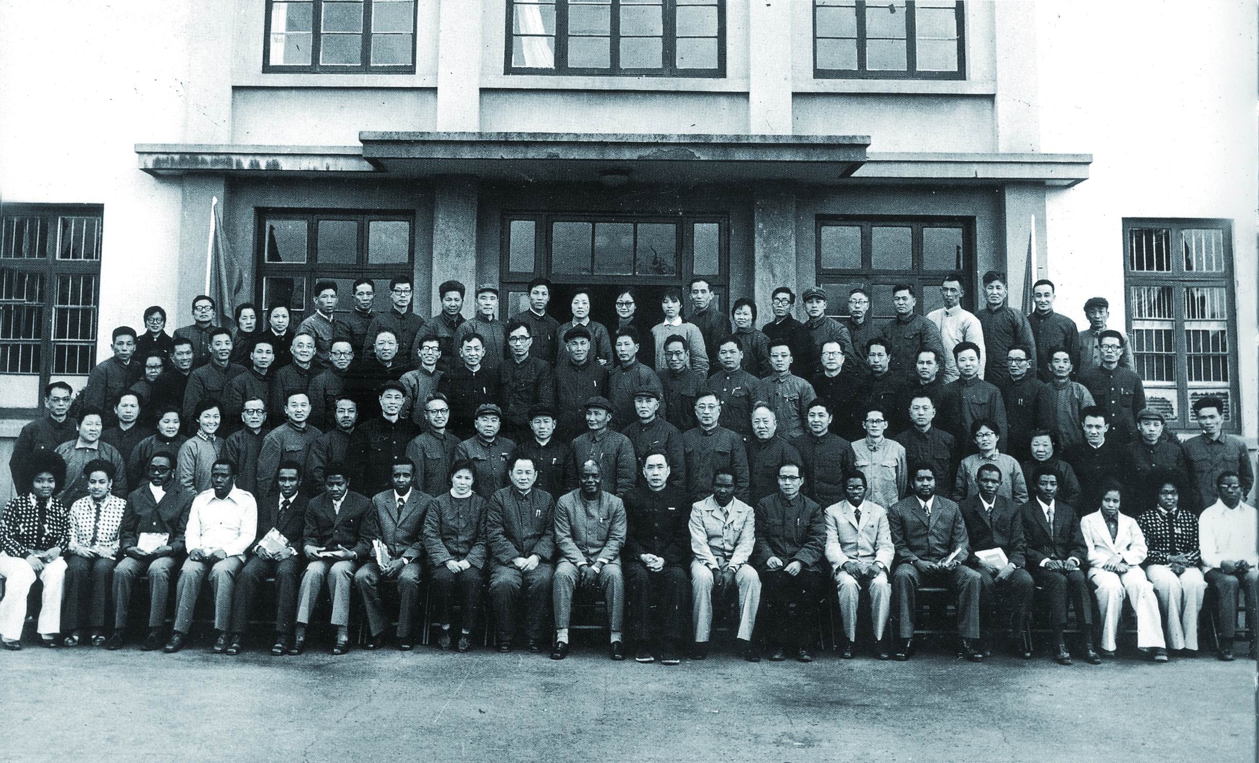 【希少】中葯大辞典 江蘇新醫學院編 上册下册1977年 附篇1978年 上海一版 希少】中葯大辞典 江蘇新醫學院編 上册下册1977年 附篇
